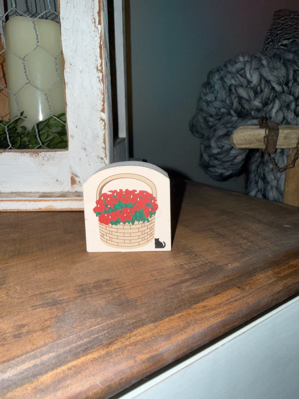 Longaberger Wooden Basket Flower Block in Cream with Red and Green